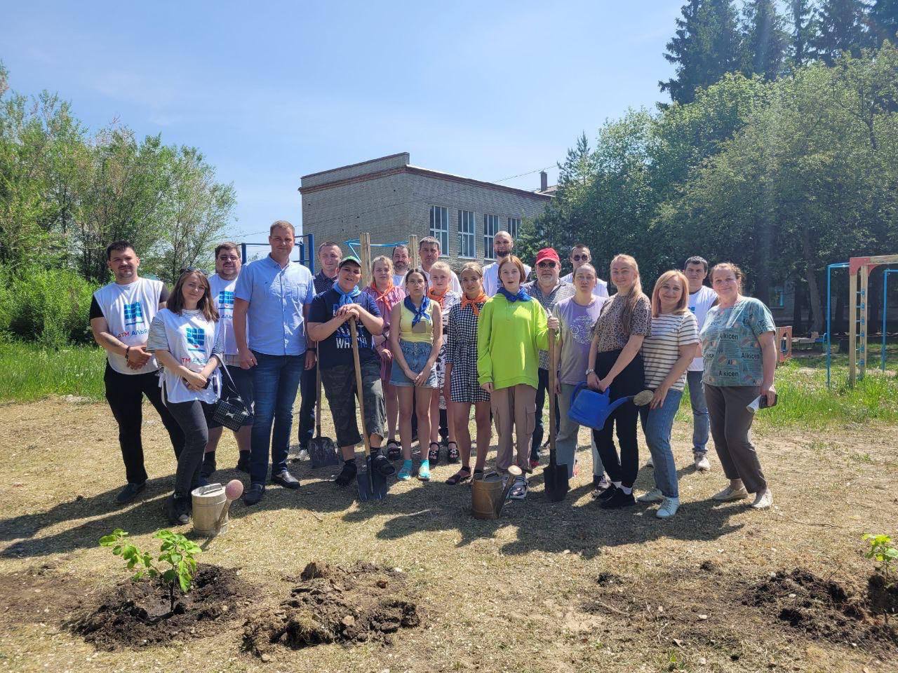 Команда АТМ АЛЬЯНС приняла участие в высадке деревьев