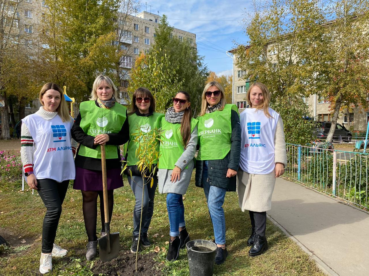 Внесли свой вклад в озеленение Омска