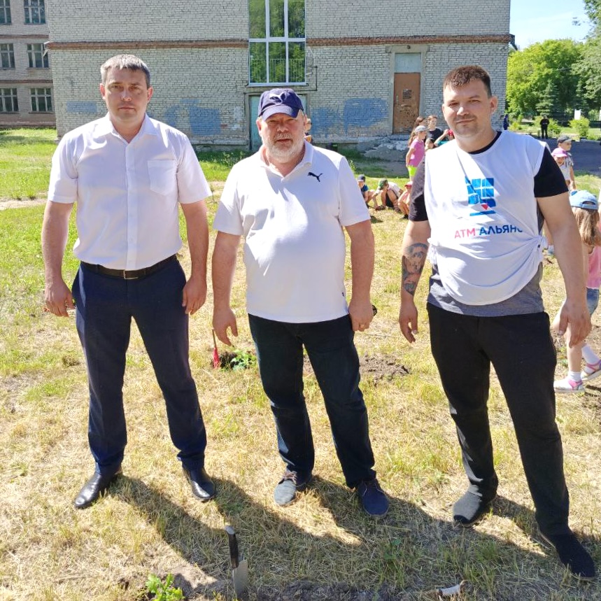 Приняли участие в экологической акции «Посади дерево»
