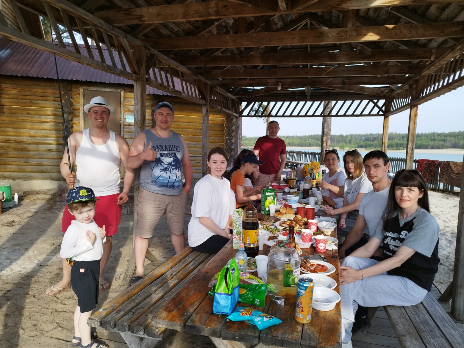 Сотрудники юридического отдела тюменского филиала компании АТМ АЛЬЯНС решили разбавить челлендж активного отдыха душевной встречей на берегу красивейшего озера 